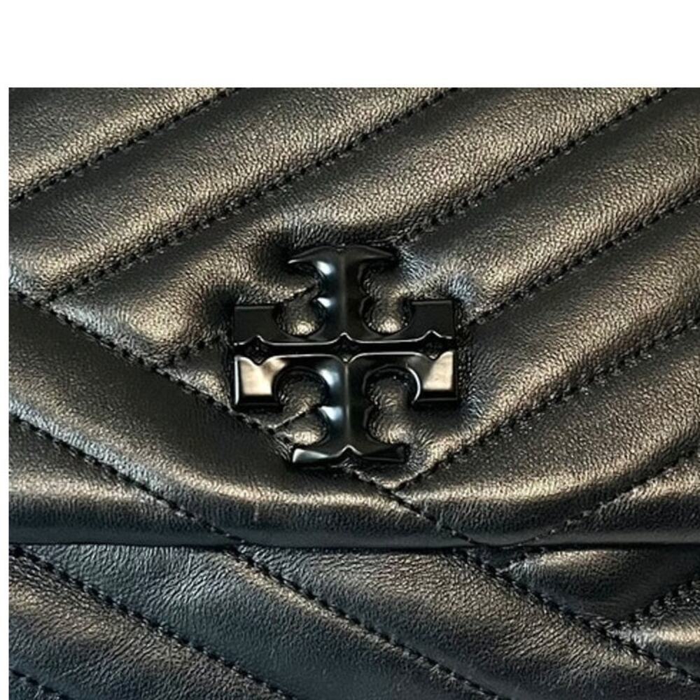 Tory Burch Kira Chevron Powder Coated Leather Quilted Convertible Shoulder Bag - Picture 4 of 12